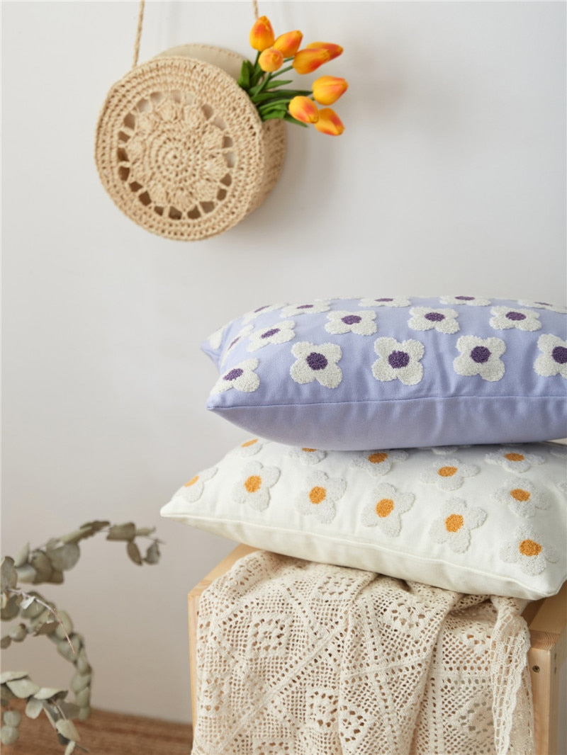 Funda de Cojín LuxeBloom Artisan | Exquisito bordado de margaritas para un toque de elegancia y confort en tu decoración del hogar